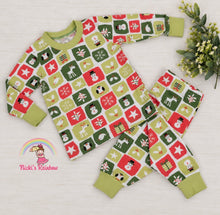 Size 6/12 Months Holiday Soft Knit 2 pc Set